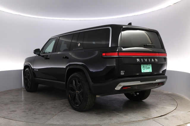 2024 Rivian R1S