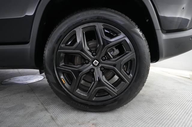 2024 Rivian R1S