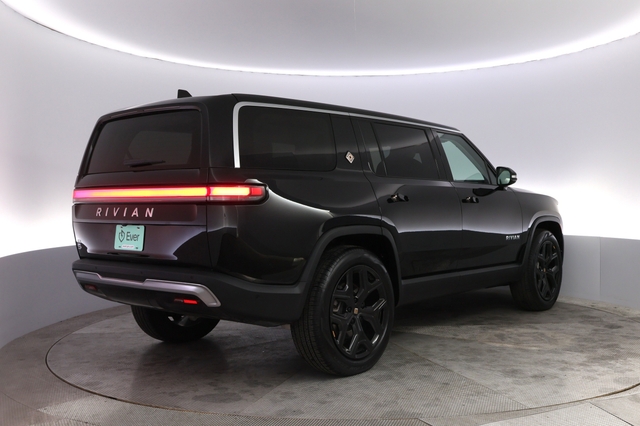 2024 Rivian R1S