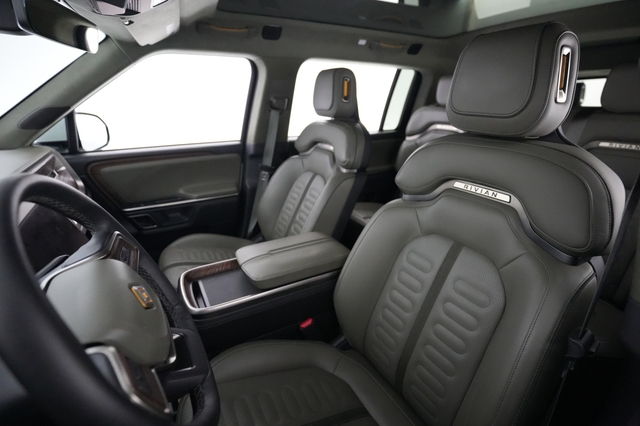 2024 Rivian R1S