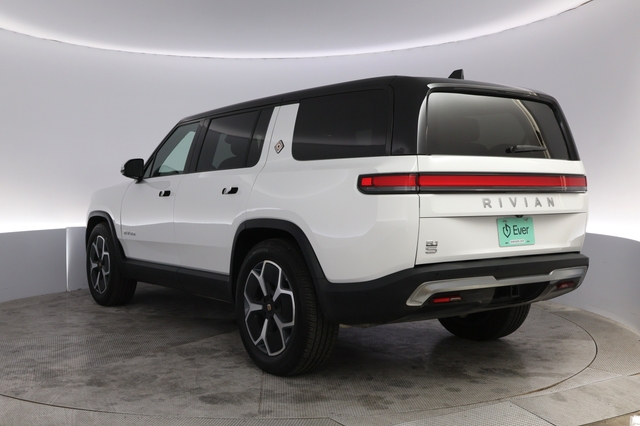 2024 Rivian R1S