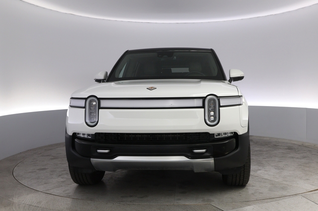 2024 Rivian R1S