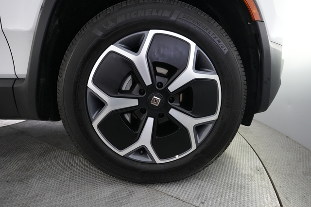 2024 Rivian R1S