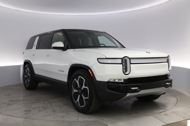 2024 Rivian R1S