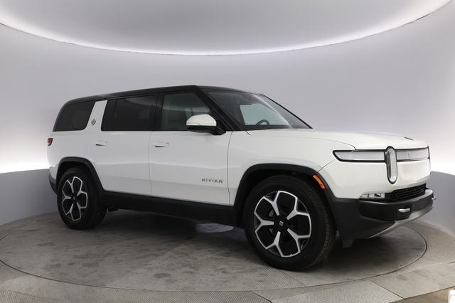 2024 Rivian R1S