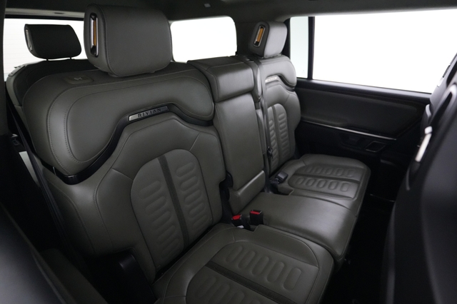 2024 Rivian R1S