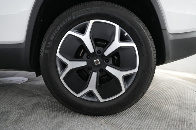 2024 Rivian R1S