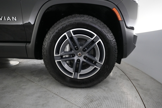 2025 Rivian R1S