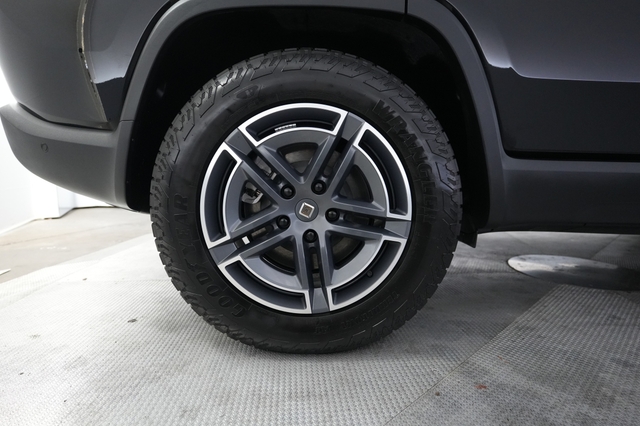 2025 Rivian R1S