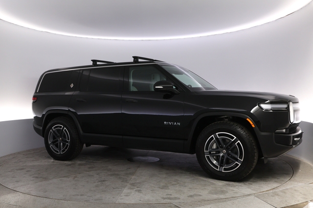 2025 Rivian R1S