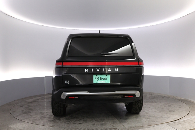 2025 Rivian R1S