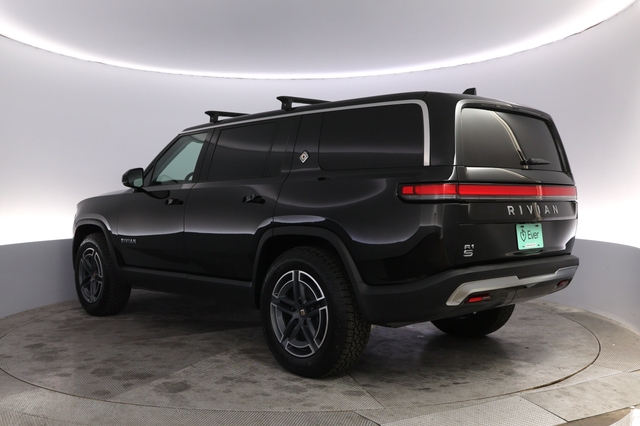 2025 Rivian R1S