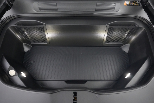 2025 Rivian R1S