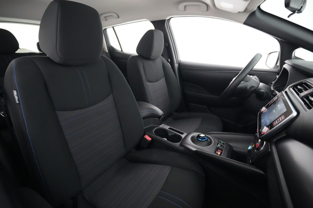 2025 Nissan LEAF