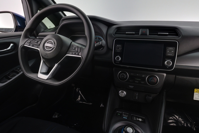 2025 Nissan LEAF