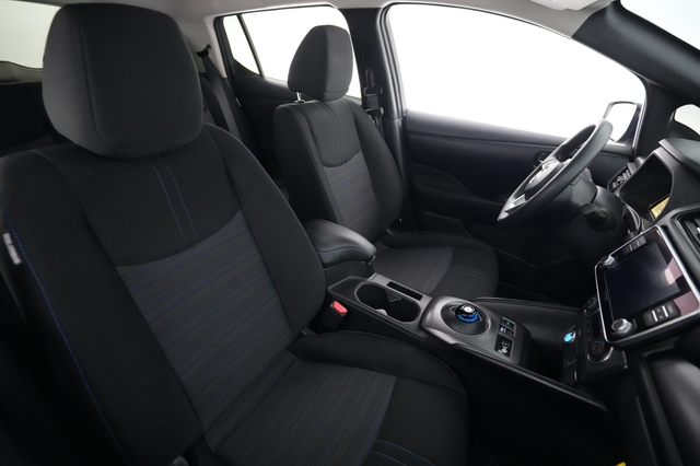 2025 Nissan LEAF