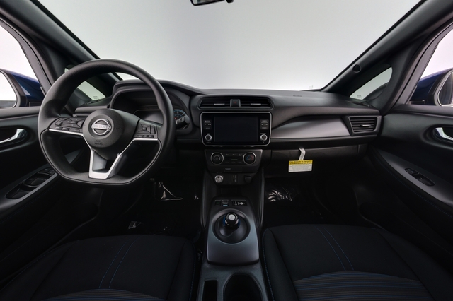 2025 Nissan LEAF