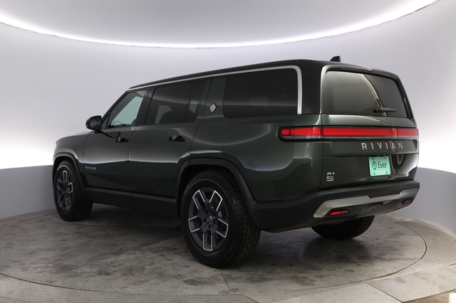 2025 Rivian R1S
