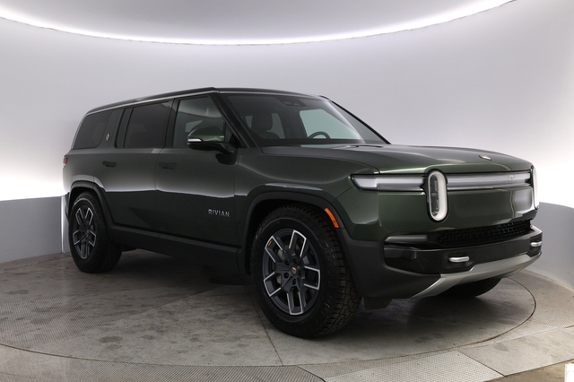 2025 Rivian R1S
