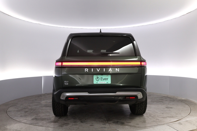 2025 Rivian R1S