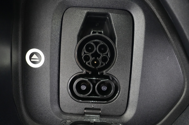 2025 Rivian R1S