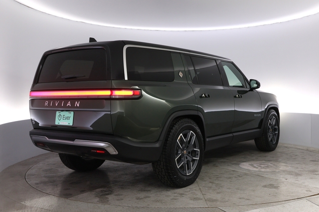 2025 Rivian R1S