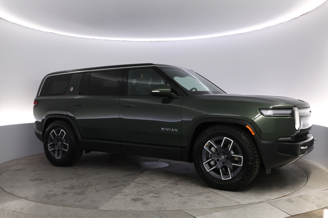 2025 Rivian R1S