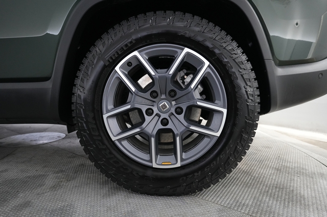 2025 Rivian R1S