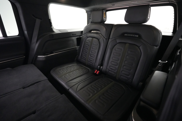 2025 Rivian R1S