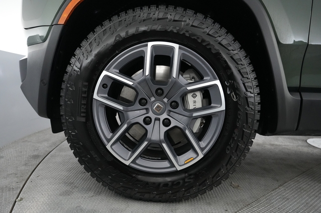 2025 Rivian R1S