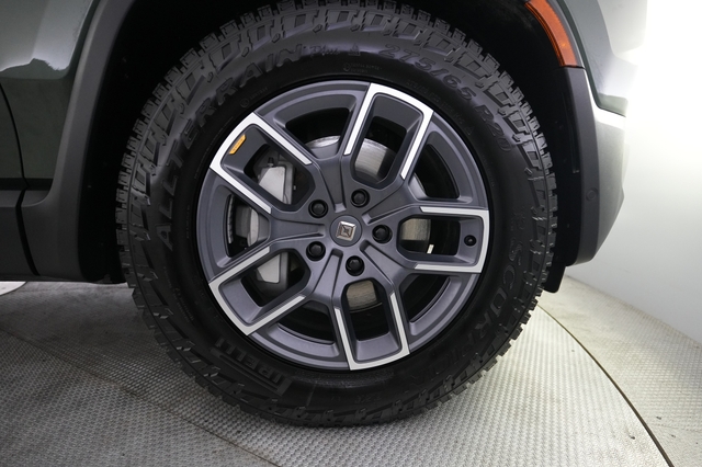 2025 Rivian R1S