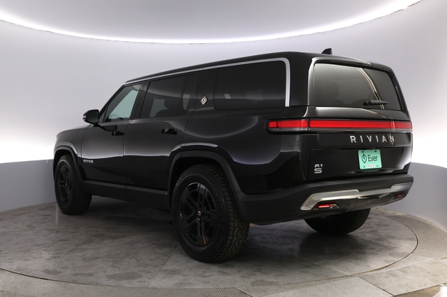 2024 Rivian R1S