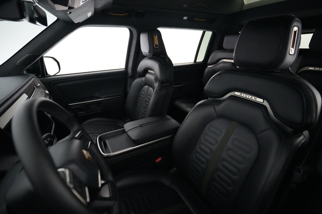 2024 Rivian R1S