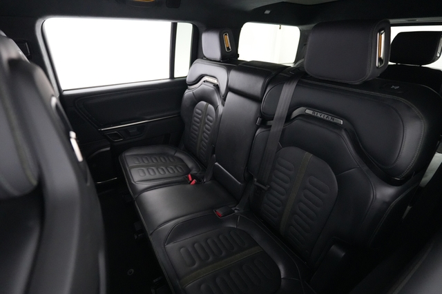 2024 Rivian R1S