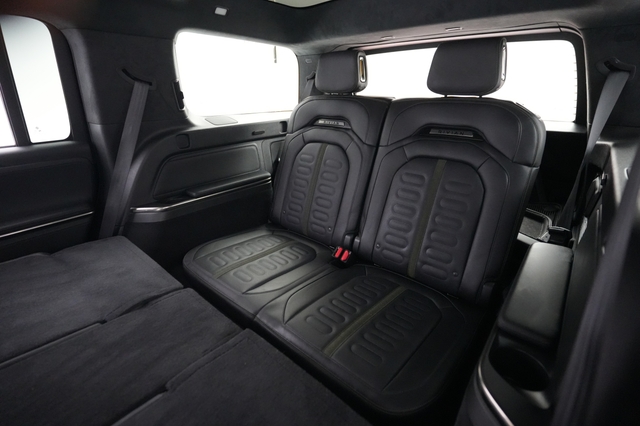 2024 Rivian R1S