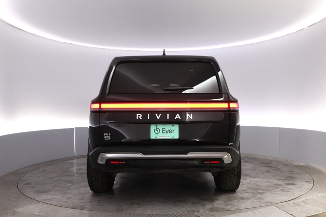 2024 Rivian R1S