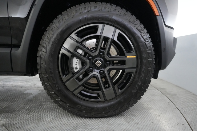 2024 Rivian R1S
