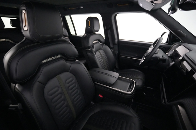 2024 Rivian R1S