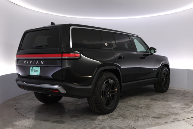 2024 Rivian R1S