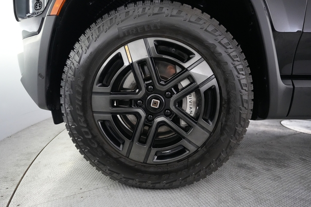 2024 Rivian R1S
