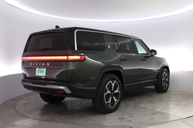 2023 Rivian R1S