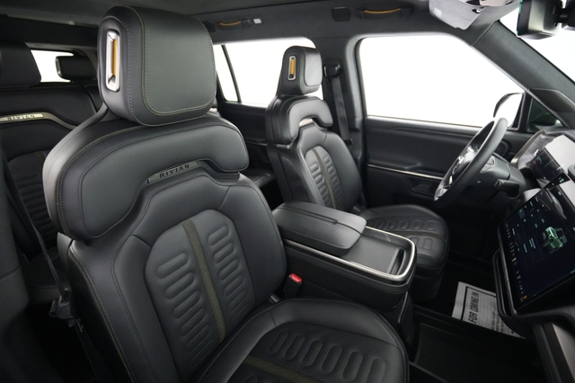 2023 Rivian R1S