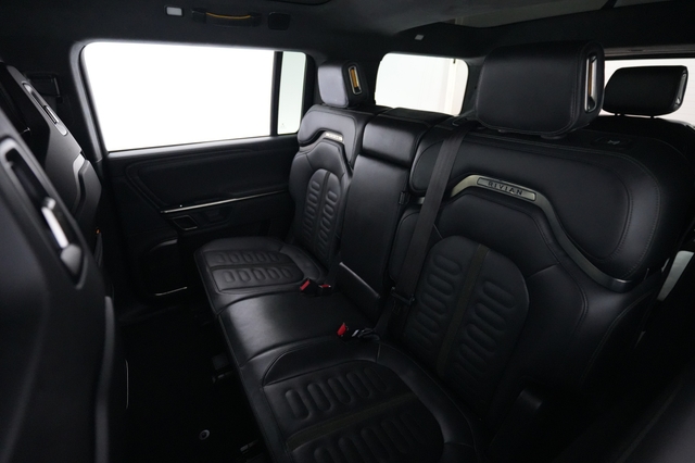 2023 Rivian R1S
