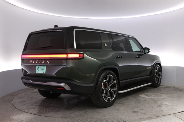 2023 Rivian R1S