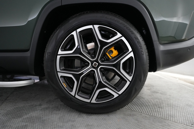 2023 Rivian R1S