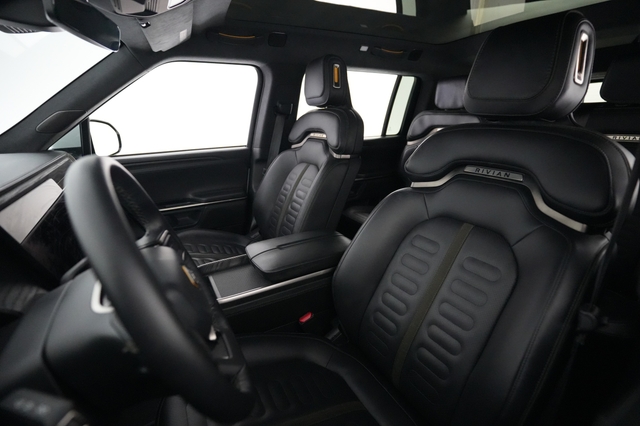 2023 Rivian R1S