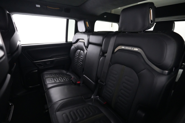 2023 Rivian R1S