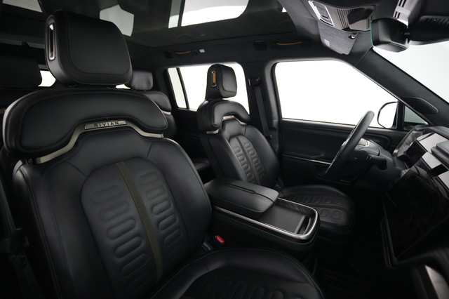2023 Rivian R1S