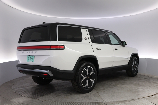 2023 Rivian R1S