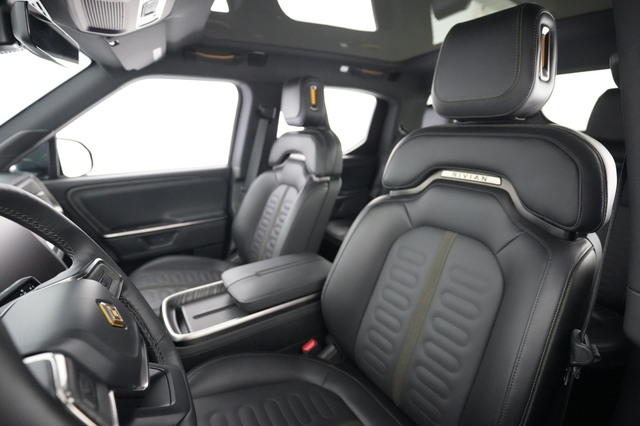 2025 Rivian R1T
